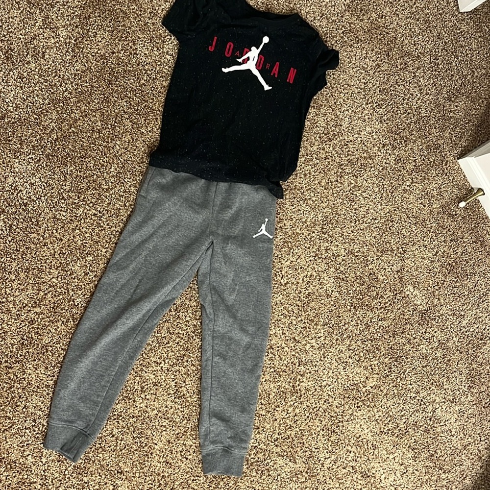 Boys size medium (10-12) Jordan set - black t-shirt and grey fleece lined pants